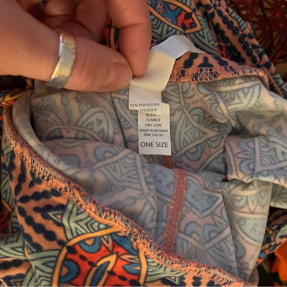 Lot of LuLaRoe OS Leggings - 30 leggings - Picture 3 of 3